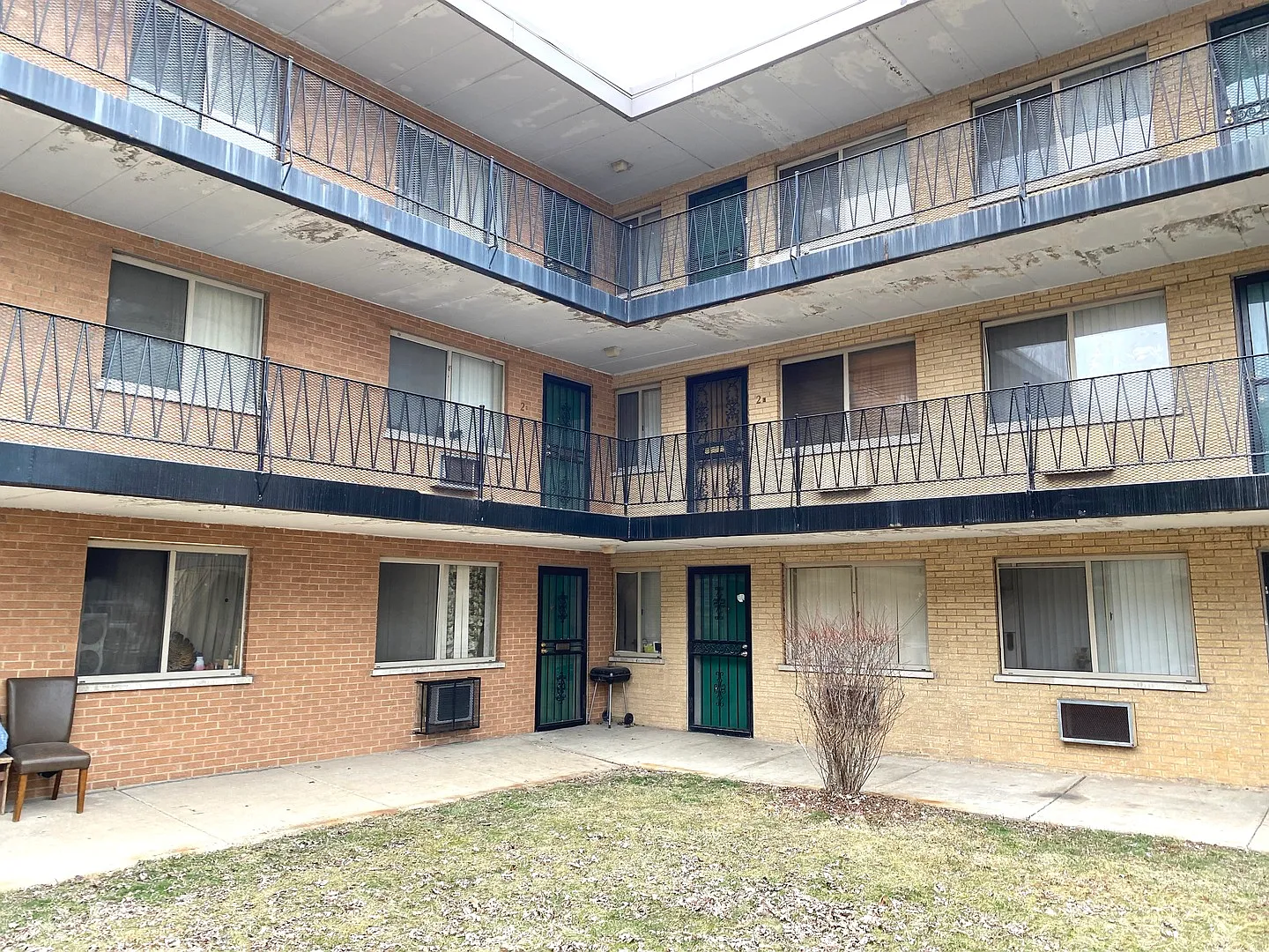 9126 S Buffalo Ave APT 1B photo 1