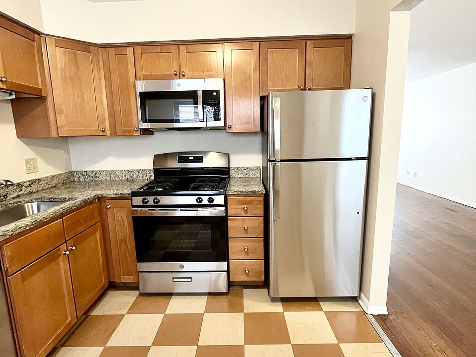 1st image of 1664 W Sherwin Ave #1