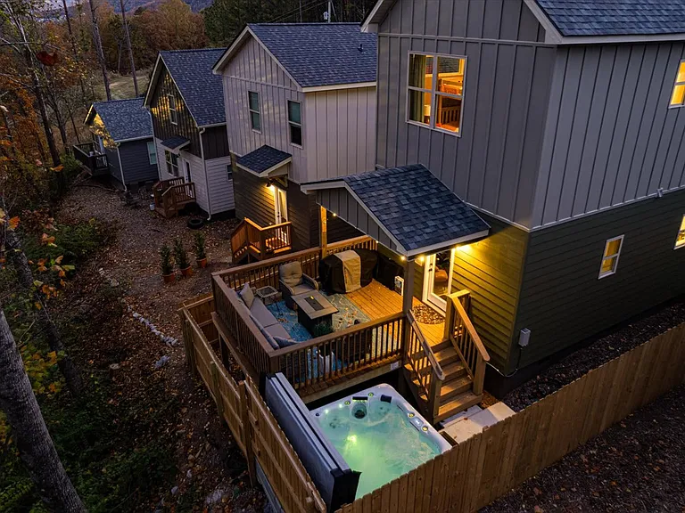 323 Kellys Ferry Pl #ID1352406P — Photo 2