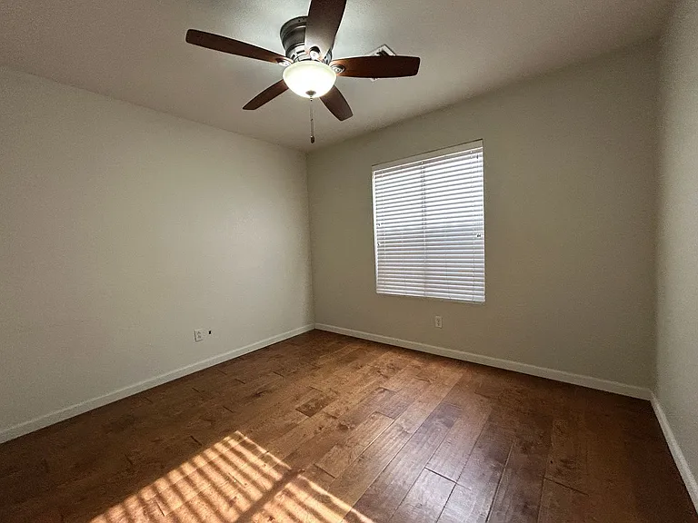11418 W Cambridge Ave — Photo 12