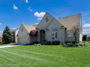 2120 Edgestone Dr, Sterling Heights, MI