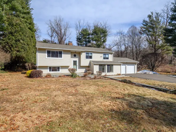 20 Little Brook Lane, Newtown, CT 06470