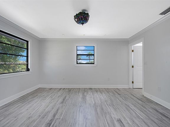 5th image of 9005 SW 56th St