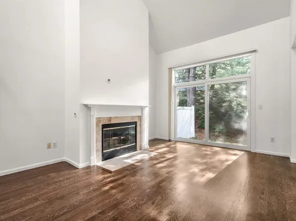 105 Bishops Forest Dr, Waltham, MA 02452