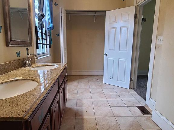 3rd image of 3024 Chesley Ave