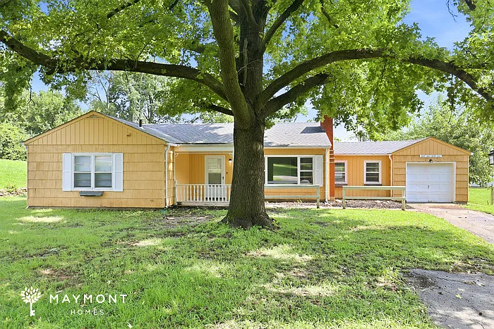 3 bed, 2.0 bath, 1356 sqft, $2,000 — Photo 3