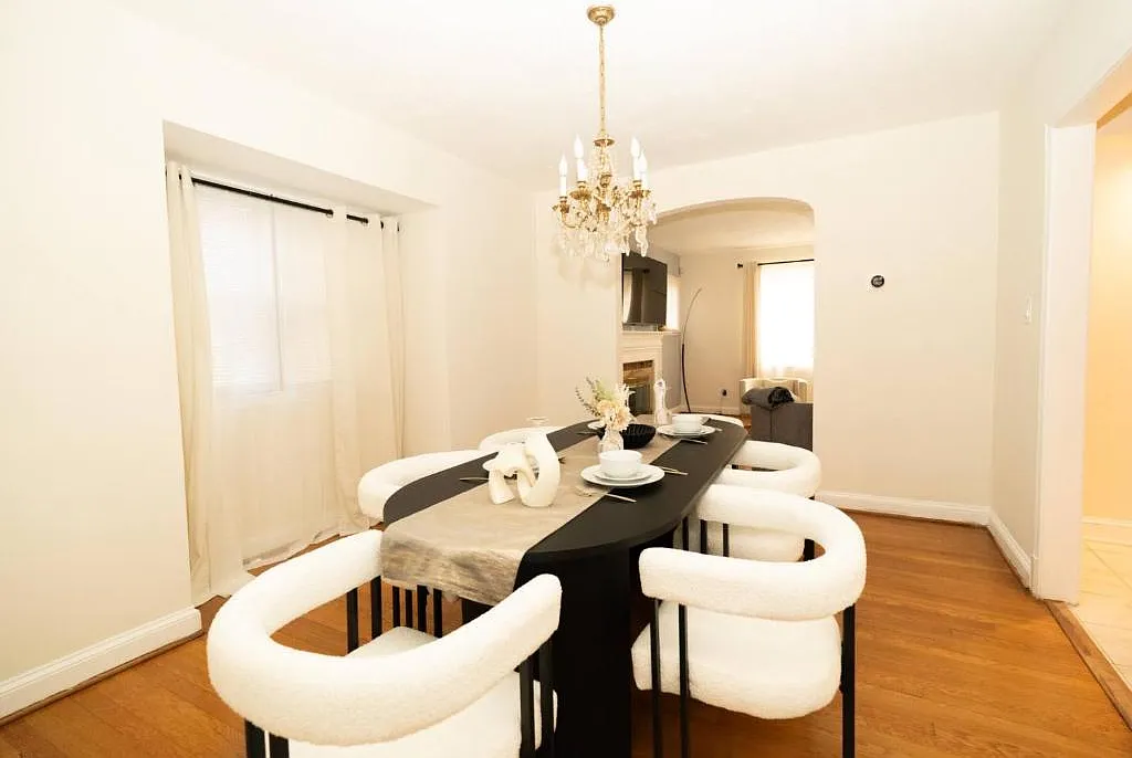 4 bed, 1958 sqft, $5,800 — Photo 2