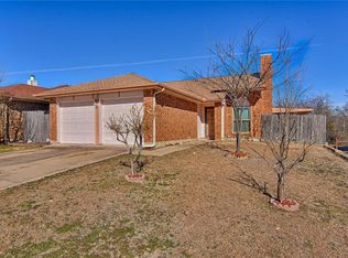 535 Valley Spring Dr, Arlington, TX 76018