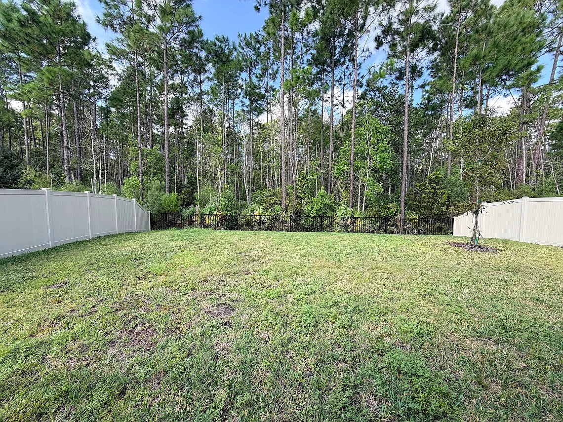 4 bed, 2100 sqft, $2,695 — Photo 2