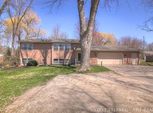 651 E Rich Ave, Zeeland, MI 49464