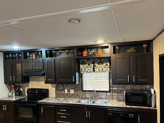 5th image of 3865 Parkway Dr