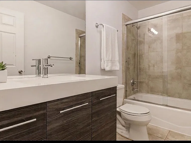400 W Ontario St #507 — Photo 11