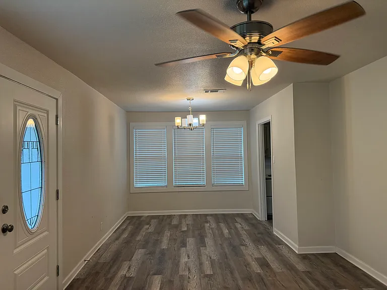 970 Peyton Dr — Photo 8