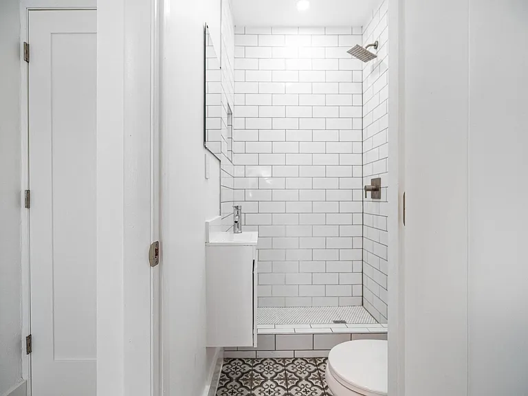 180 SW 63rd Ave #1 — Photo 11