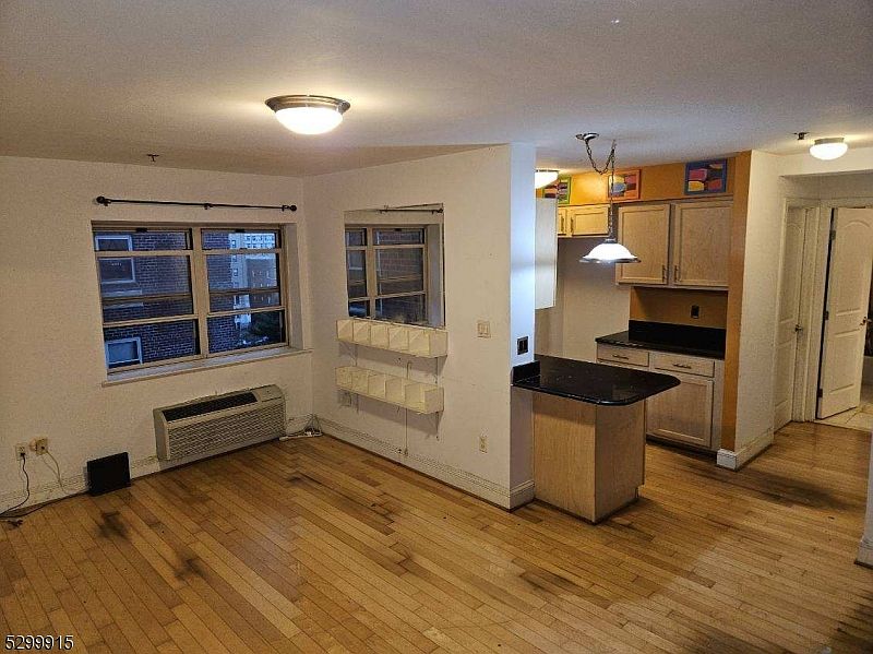 1st image of 70 S Munn Ave #603