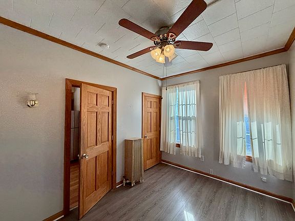 4th image of 216 Laurel Ave Floor 2