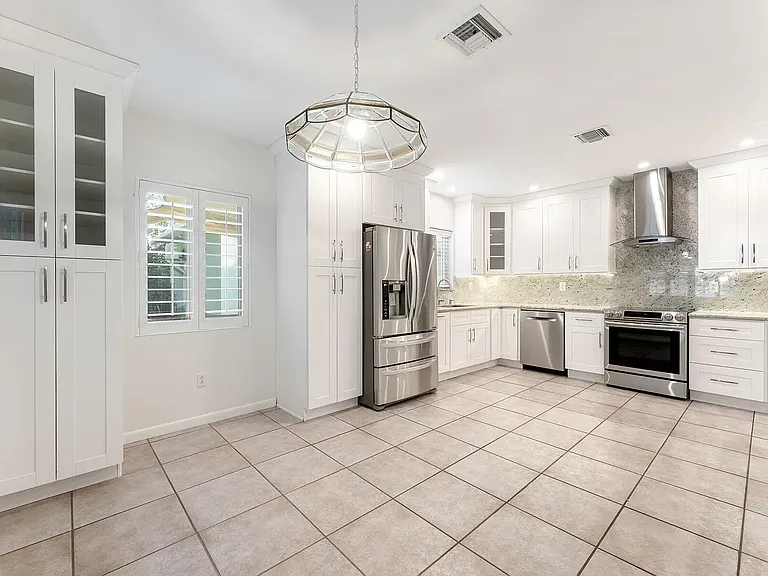 247 Bay Dr — Photo 18
