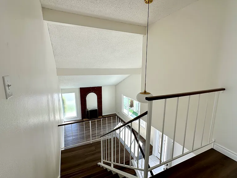 5361 Marview Dr — Photo 35