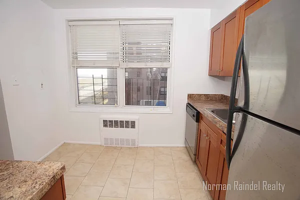 Rented by Norman Raindel, LREB | media 22
