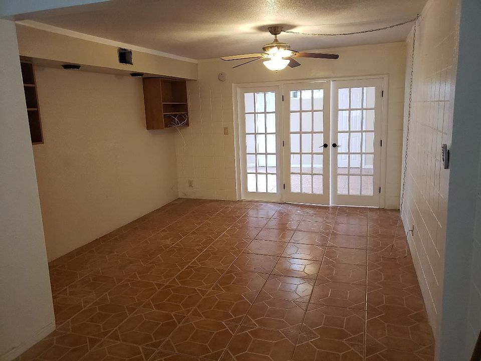 Living room looking toward den or 3rd bedroom