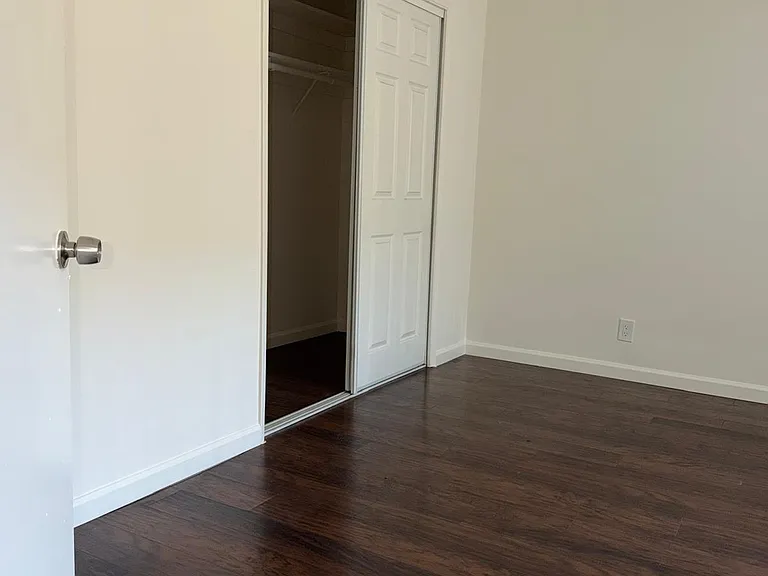 5738 Whitsett Ave. — Photo 7