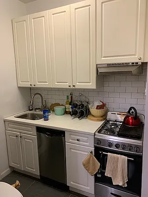 Rented by Salon Realty Corp | media 21