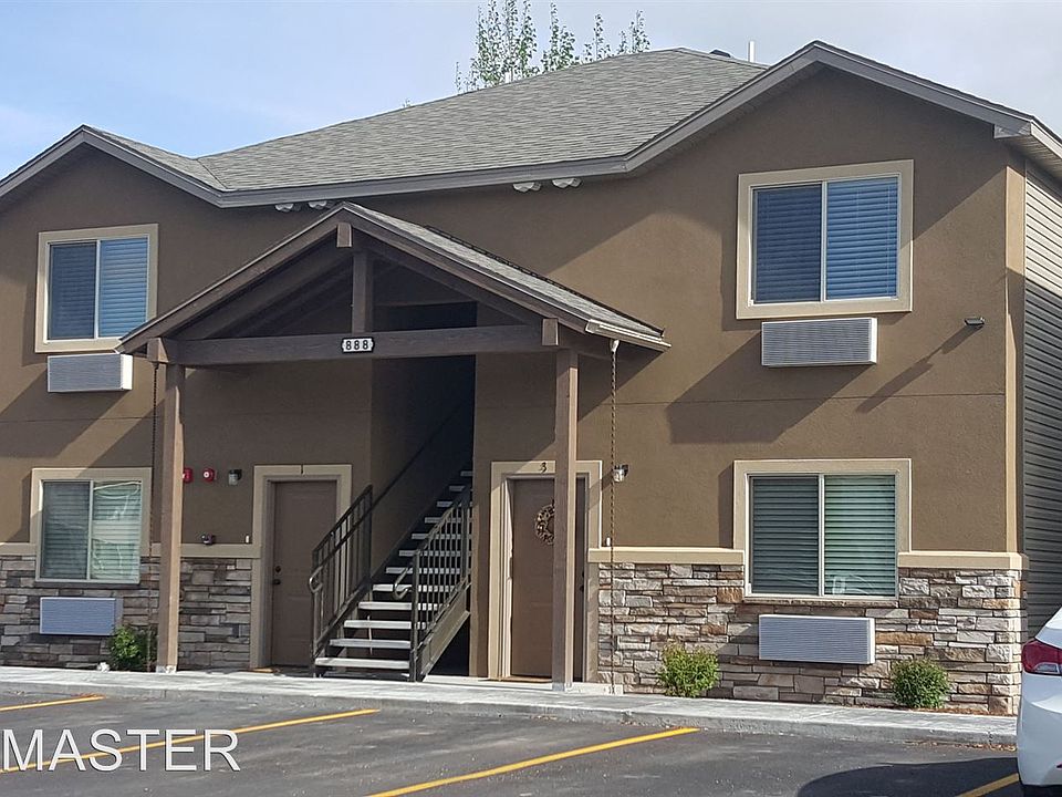 1st image of 898 Everett Pl APT 1
