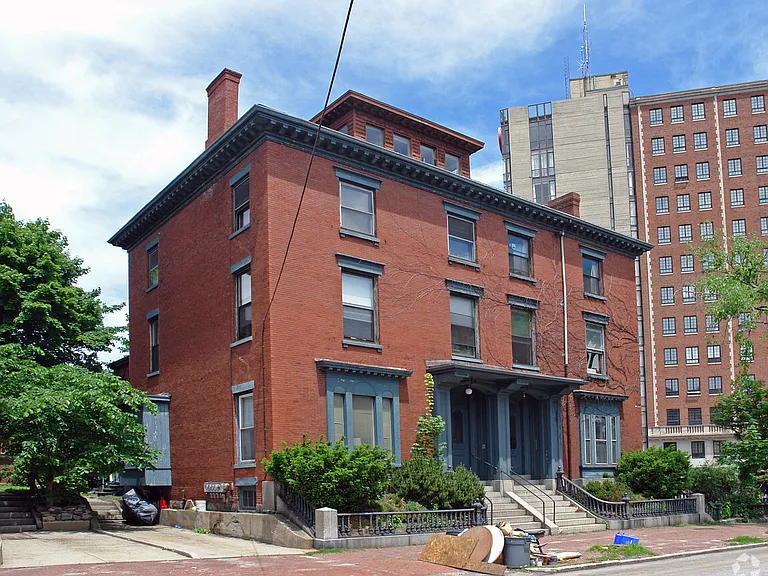 30 Deering St #4 — Photo 1