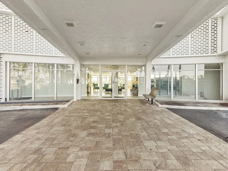 1601 Ocean Dr S #110 — Photo 46