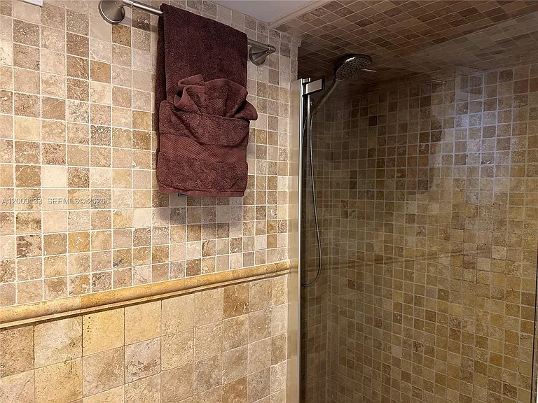 6039 Collins Ave #1510 — Photo 15