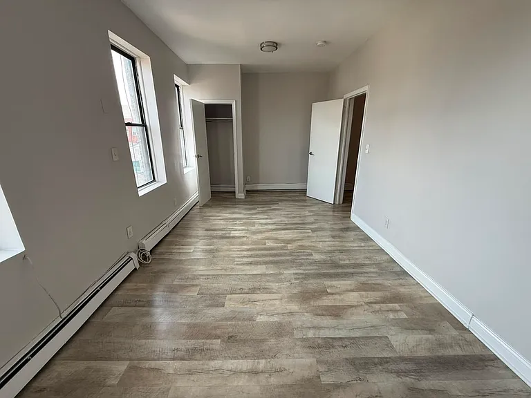 5708 Hudson Ave #10 — Photo 5