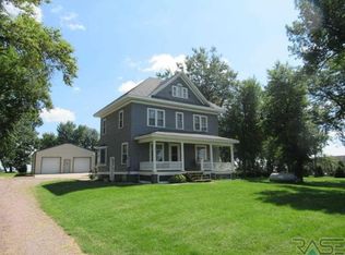 705 County Road 6, Hills, MN 56138