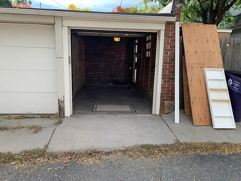 Garage.