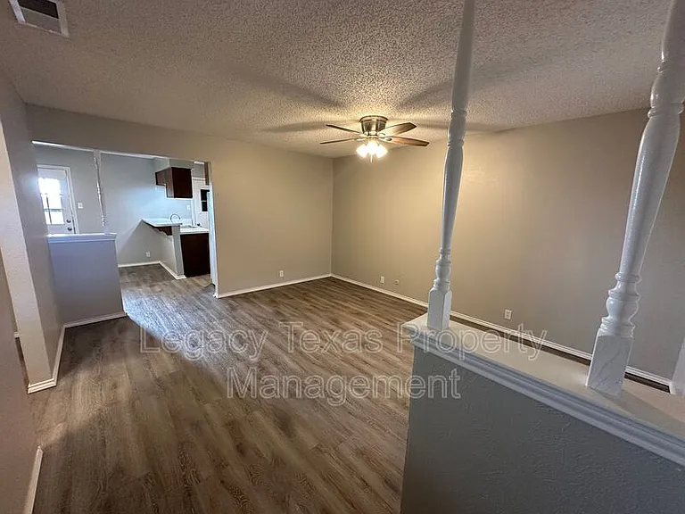1116 N Nolan River Rd #B — Photo 1