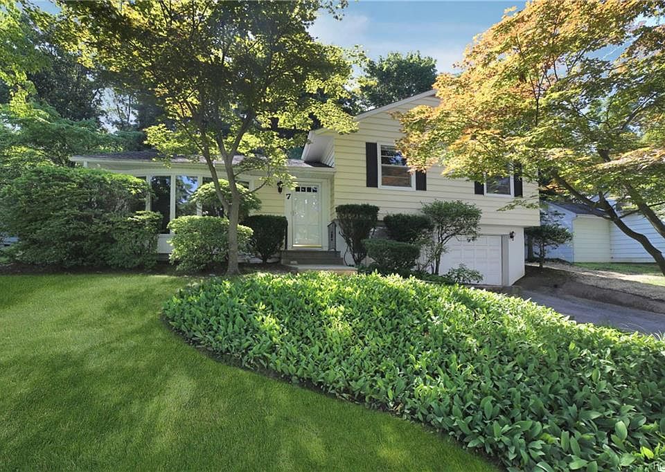 1st image of 7 Highview Dr