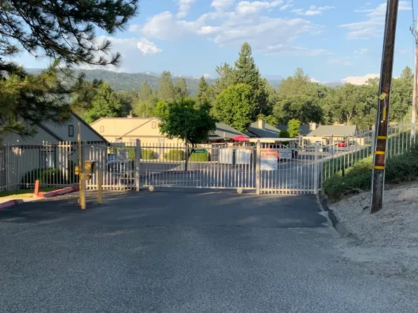 49400 River Park Rd APT 53, Oakhurst, CA 93644