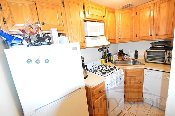 Rented by City Stop Realty | media 11