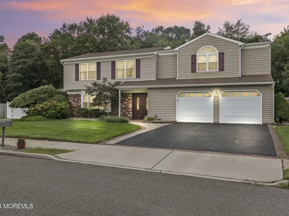 55 Hedgewood Road, Howell, NJ 07731