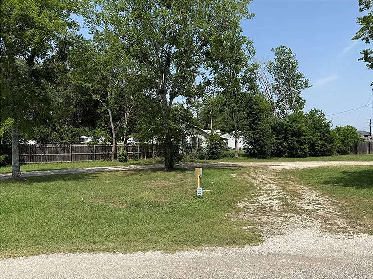1805 W Highway 21 — Photo 8
