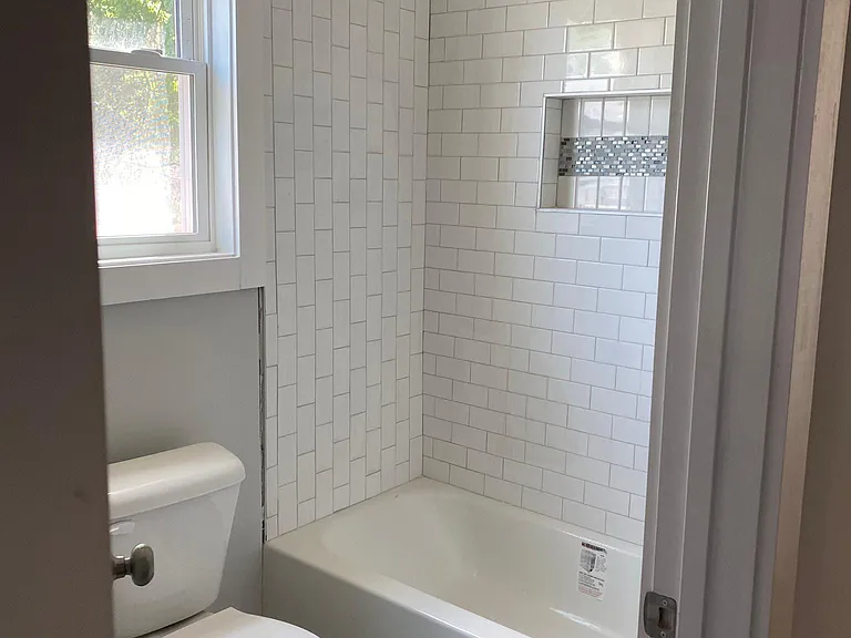 694 Cascade Ave SW #A — Photo 4