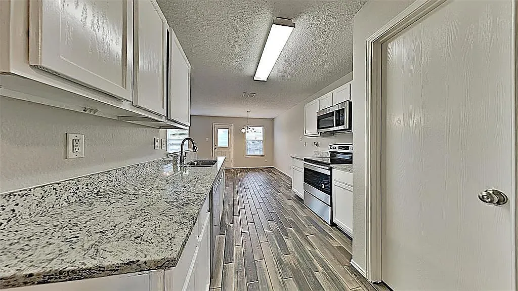 3 bed, 1630 sqft, $2,035 — Photo 4