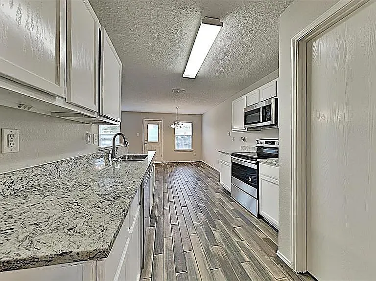 1410 Starpoint Ln — Photo 3