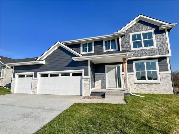 335 NE 61st St, Pleasant Hill, IA 50327