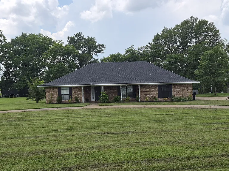 163 Sistrunk Ln — Photo 1