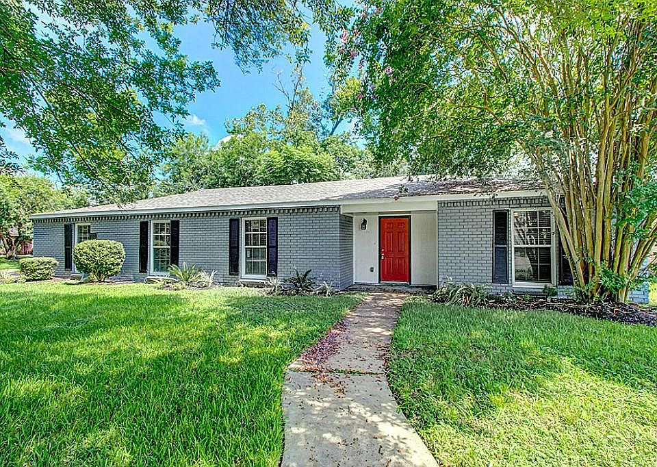 1st image of 4427 Brookfield Dr
