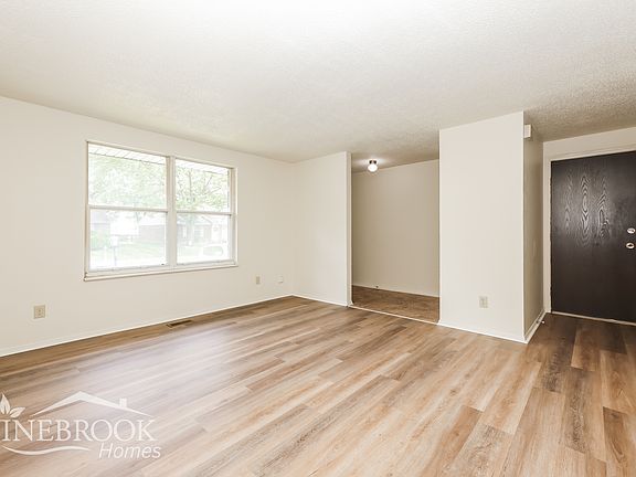 3rd image of 6484 Rolling Glen Dr