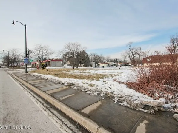 1718 Martin Luther King Jr Dr, North Chicago, IL 60064