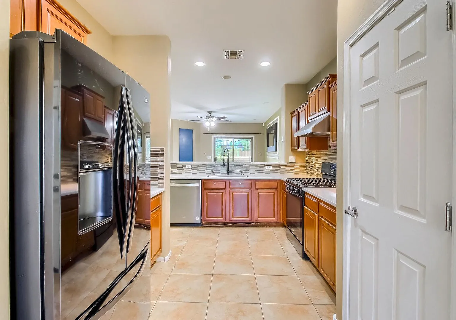 1735 W Straight Arrow Ln - Lease — Photo 4