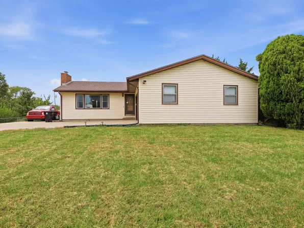 4539 NW Netherland Dr, Topeka, KS 66618