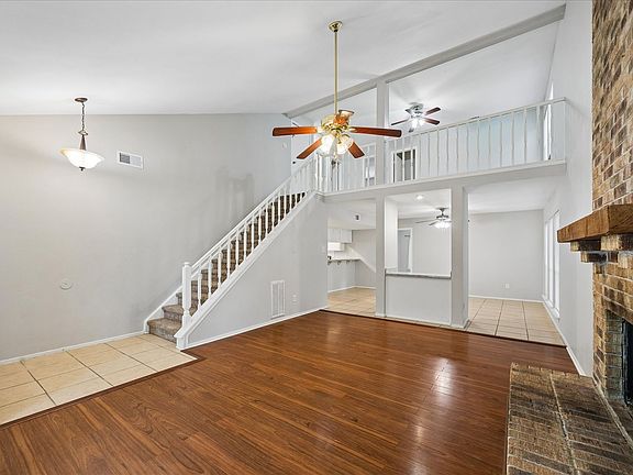 2nd image of 2 Goldthread Ct
